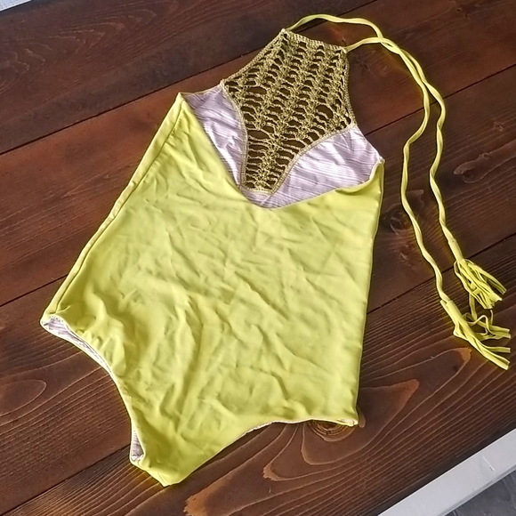 Acacia Onepiece - Picture 2 of 4